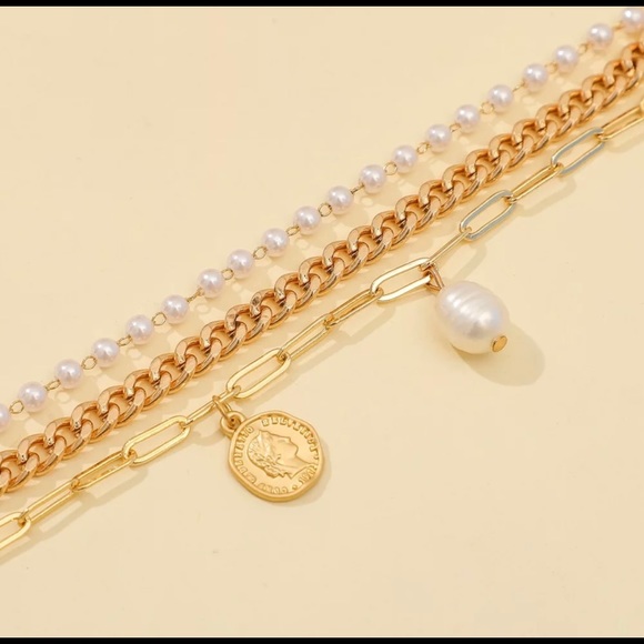 Gold Bracelet with pendant - Picture 5 of 5